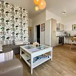 Etablissement 3 Etoiles Avec Ascenseur, 3 Appartements Lumineux Vue Port Avec Balcon, 200M De La Mer, Wifi Fibre, Tous Service Inclus