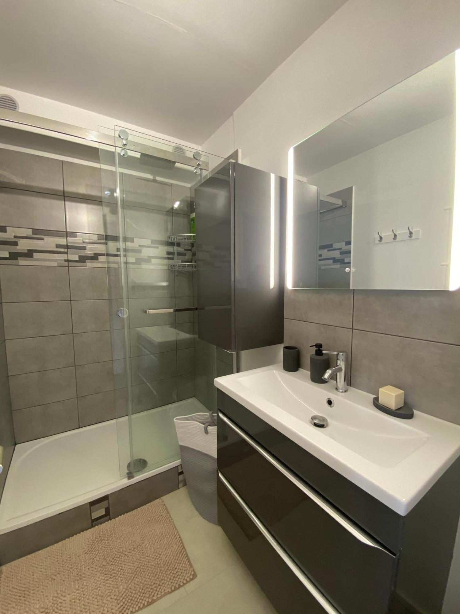 Apartment Etablissement 3 Etoiles Avec Ascenseur, 3 Lumineux Vue Port Avec Balcon, 200m De La Mer, Wifi Fibre, Tous Service Inclus Dieppe