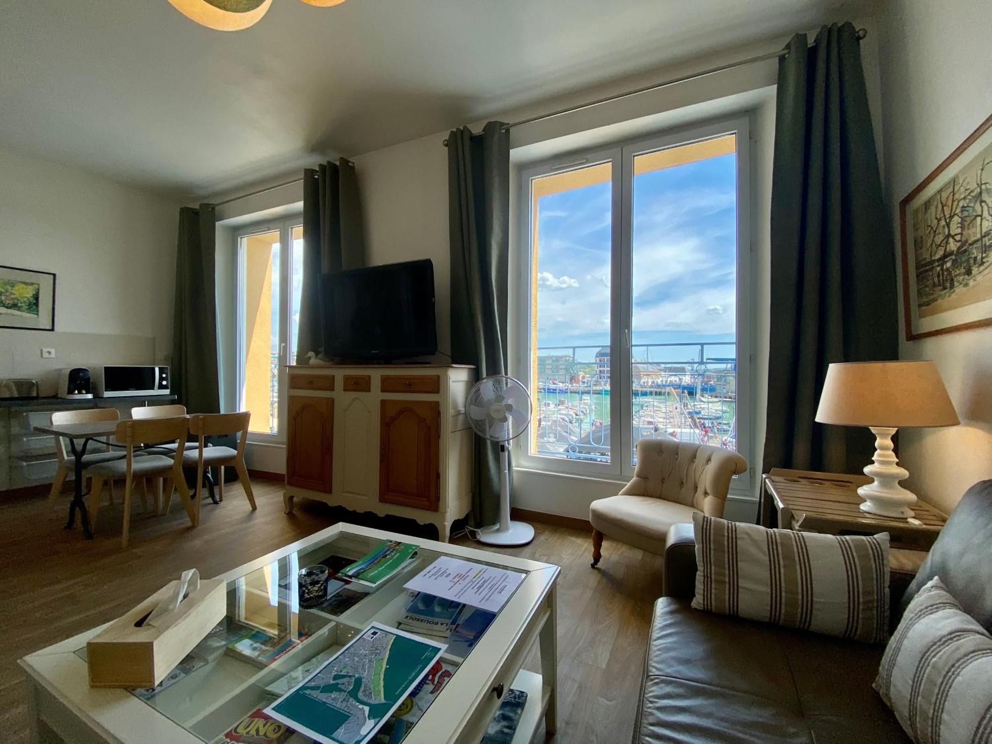 Etablissement 3 Etoiles Avec Ascenseur, 3 Lumineux Vue Port Avec Balcon, 200m De La Mer, Wifi Fibre, Tous Service Inclus Dieppe